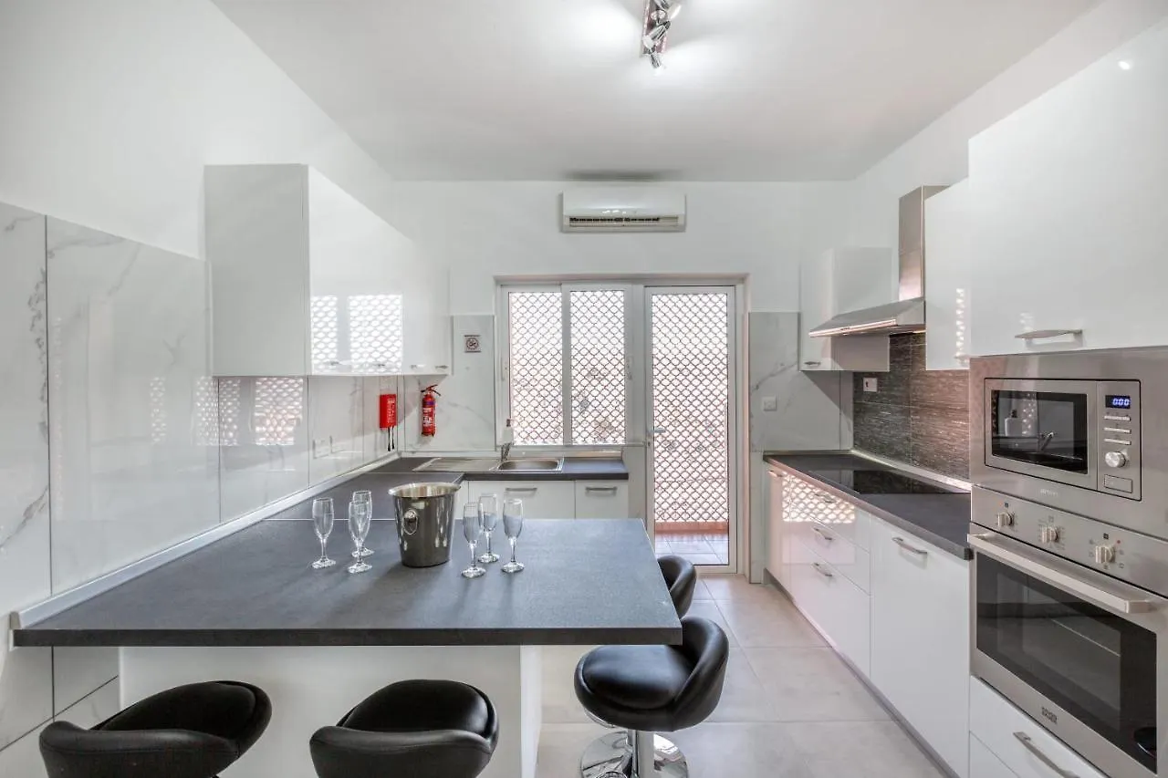 Pool Apartment-Hosted By Sweetstay Is-Swieqi Malta